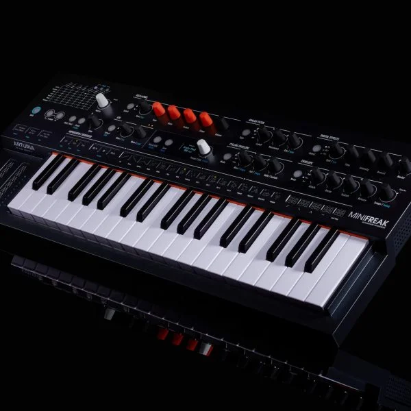 Arturia MiniFreak 37-key Hybrid Synthesizer