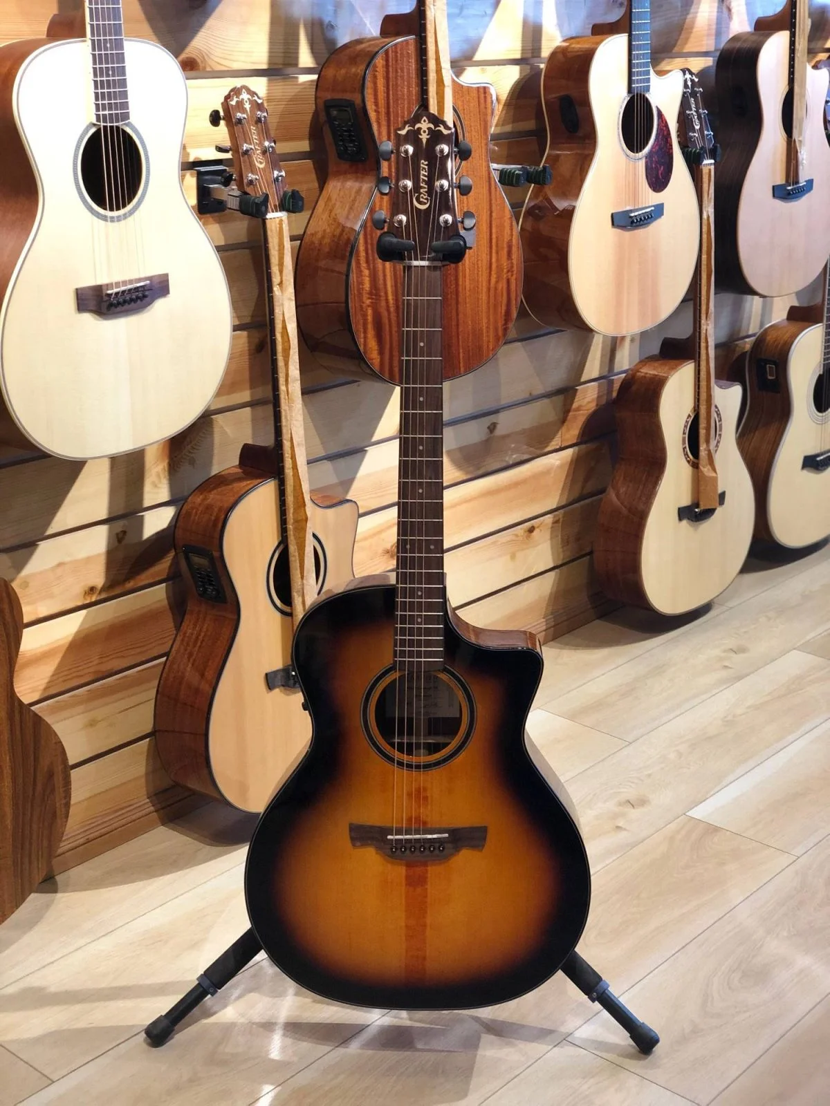 CRAFTER ABLE-G 600ce/SB Semi-Acoustic Guitar With Padded Gig Bag