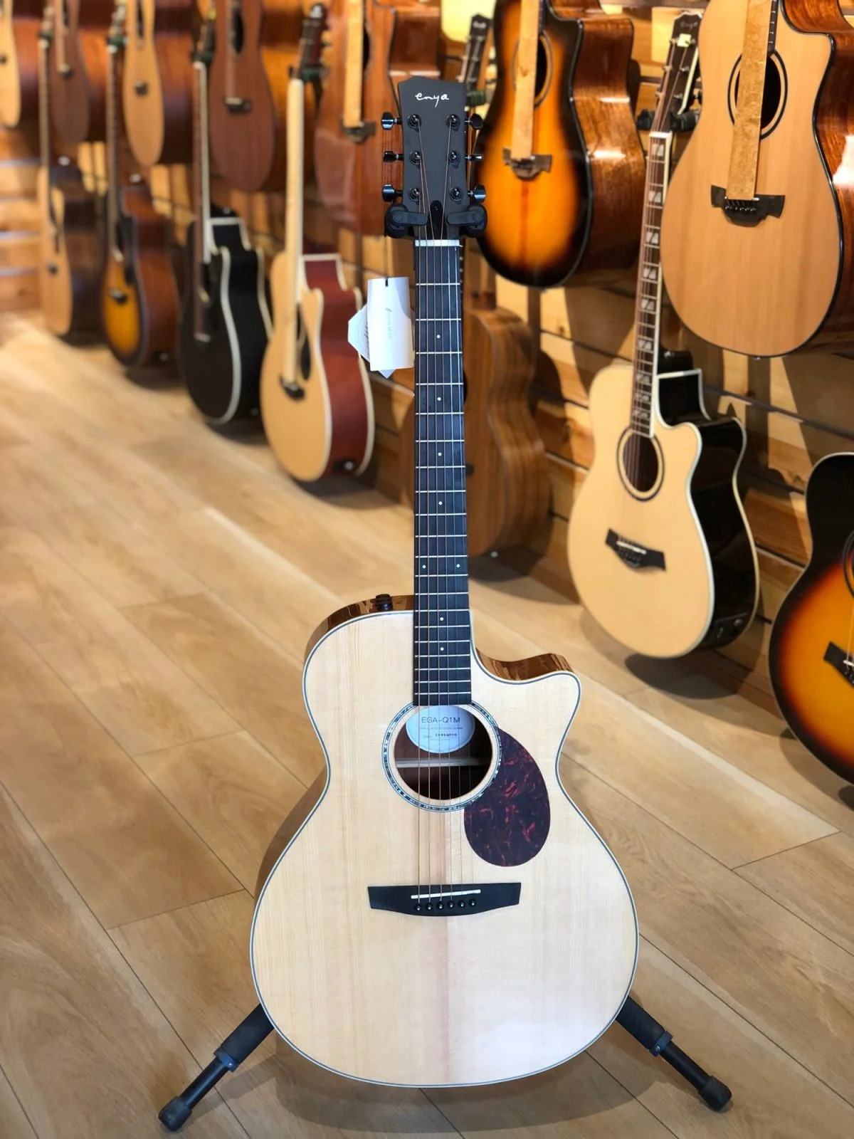 Enya Q1M 41inch Solid Sitka Spruce Semiacoustic guitar with 25 mm Gig Bag