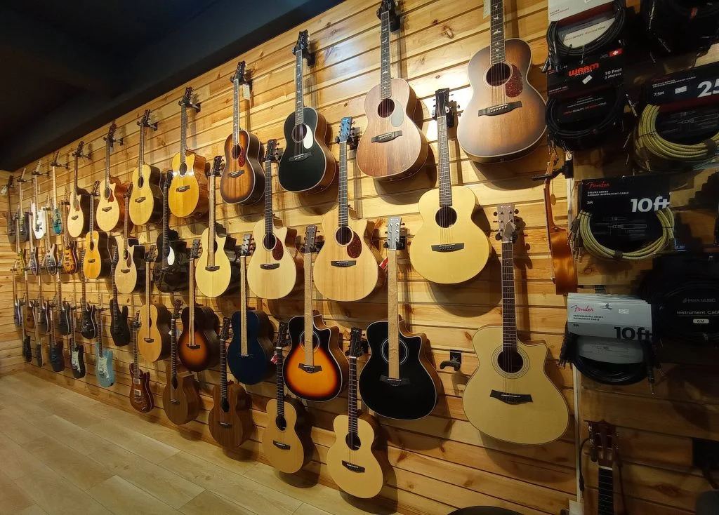 Best Brand Of Guitar In Nepal | World's Celebs Choice | R&R Music! 3 BEST GUITAR IN NEPAL