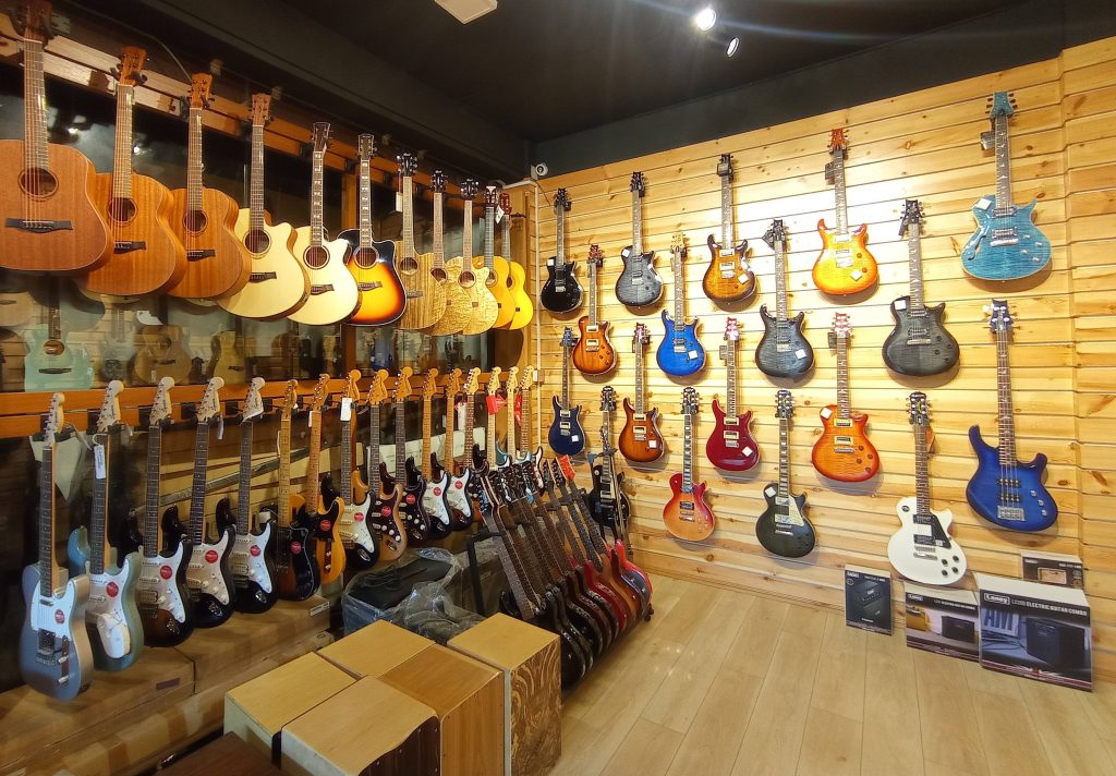 Best Brand Of Guitar In Nepal | World's Celebs Choice | R&R Music! 2 BEST GUITAR IN NEPAL